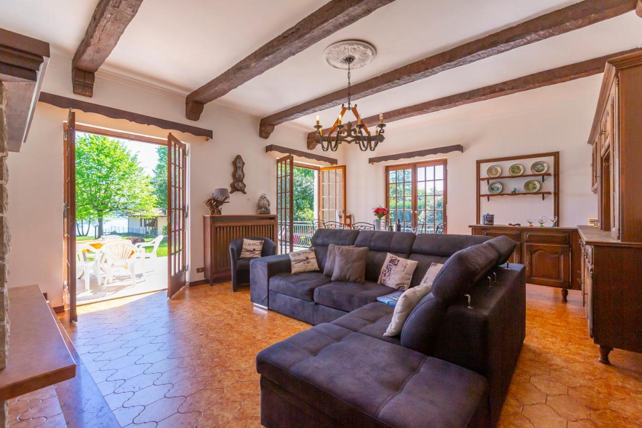 Villa Martine Au Bord Du Lac - Happy Rentals Cadrezzate Ngoại thất bức ảnh