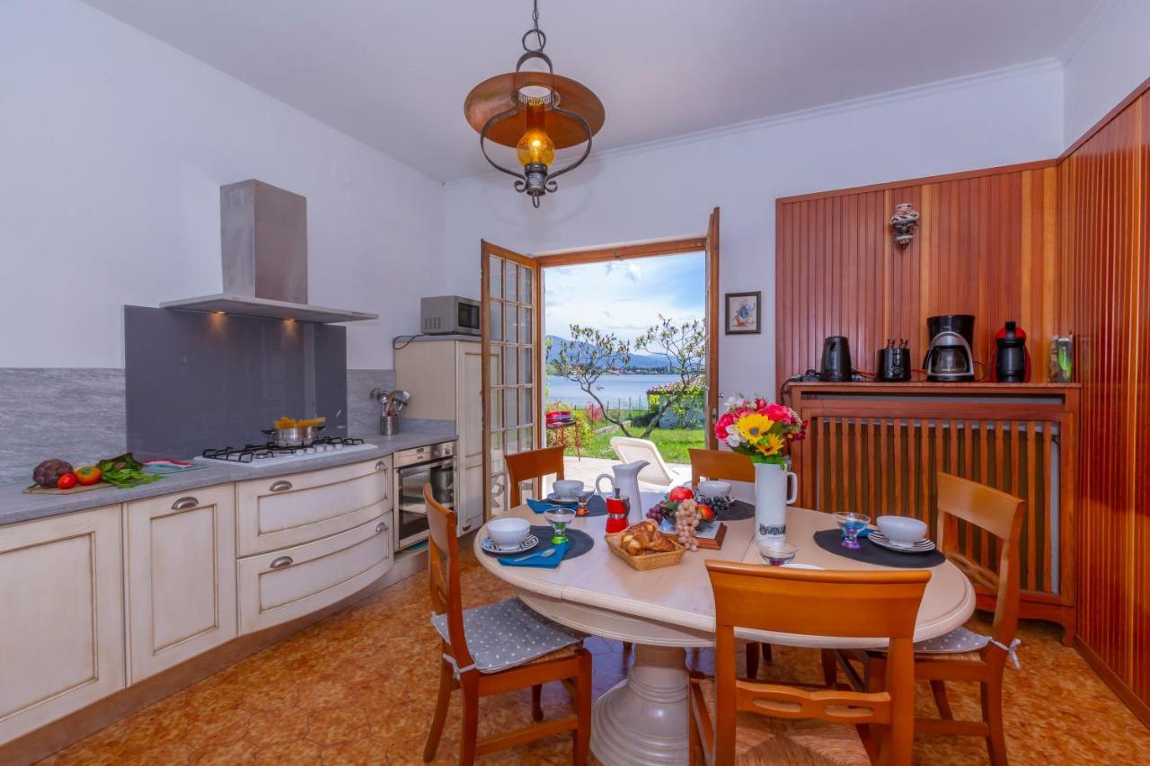 Villa Martine Au Bord Du Lac - Happy Rentals Cadrezzate Ngoại thất bức ảnh