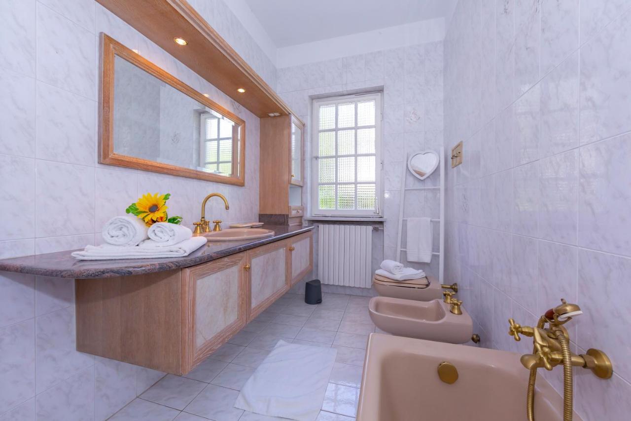 Villa Martine Au Bord Du Lac - Happy Rentals Cadrezzate Ngoại thất bức ảnh
